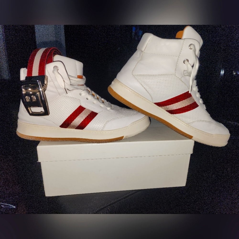 BALLY SNEAKER WITH REVERSIBLE BELT!